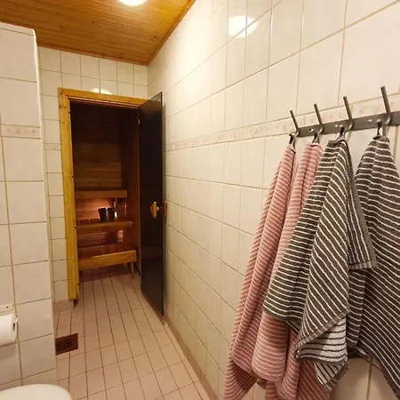 Cozy City-center Beauty - One-bedroom With Sauna And Free Parking *